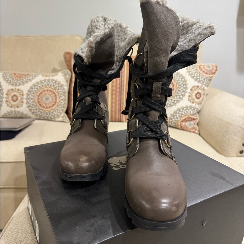 Sorel Out N About plus tall women boot size 7.5